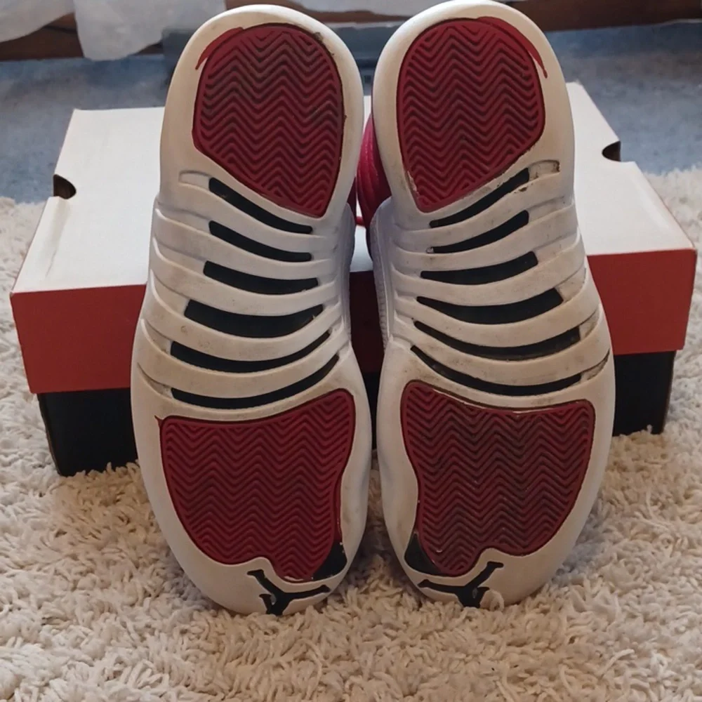 EUC Air Jordan 12 Retro Size 8 Red / White - Picture 5 of 16